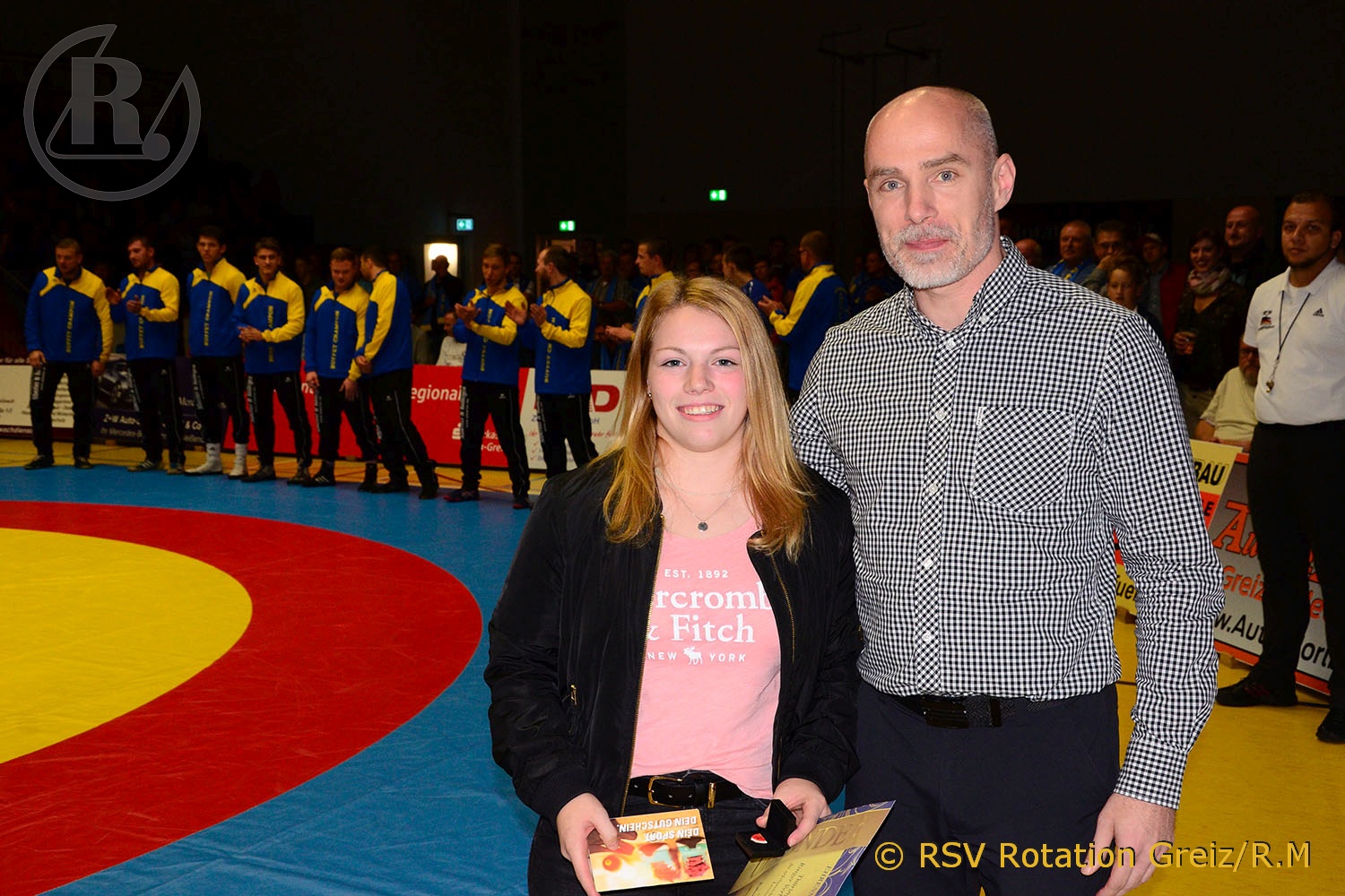 Eyleen Sewina mit Ehrennadel des Thüringer Ringerverbandes ausgezeichnet