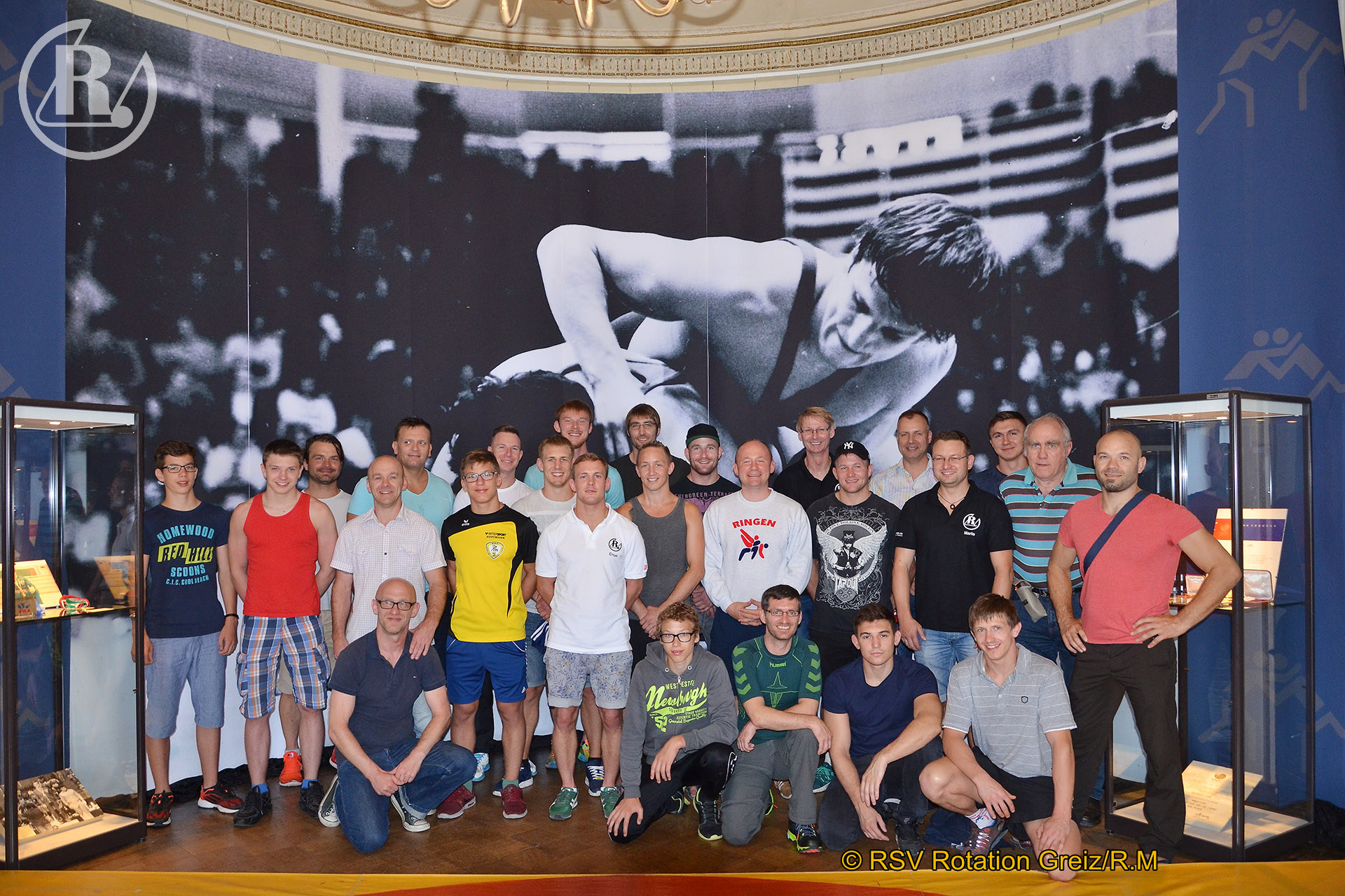 Sportler besuchen Olympia-Ausstellung im Unteren Schloss Greiz
