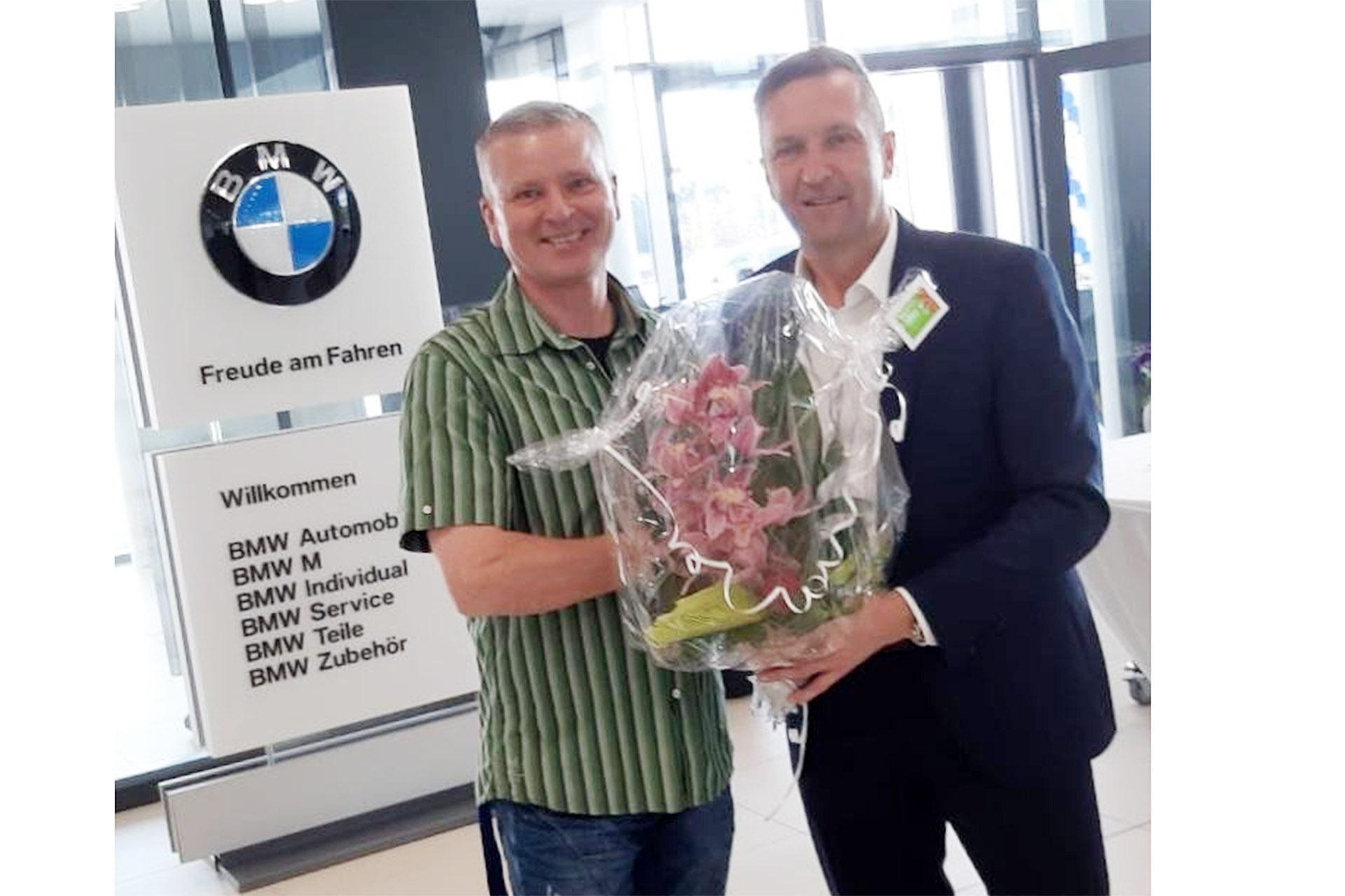 Glückwünsche zur großen Eröffnung möchten wir heute unserem Sponsor, dem BMW Autohaus Kühnert GmbH & KG im Namen des Vorstands übermitteln.