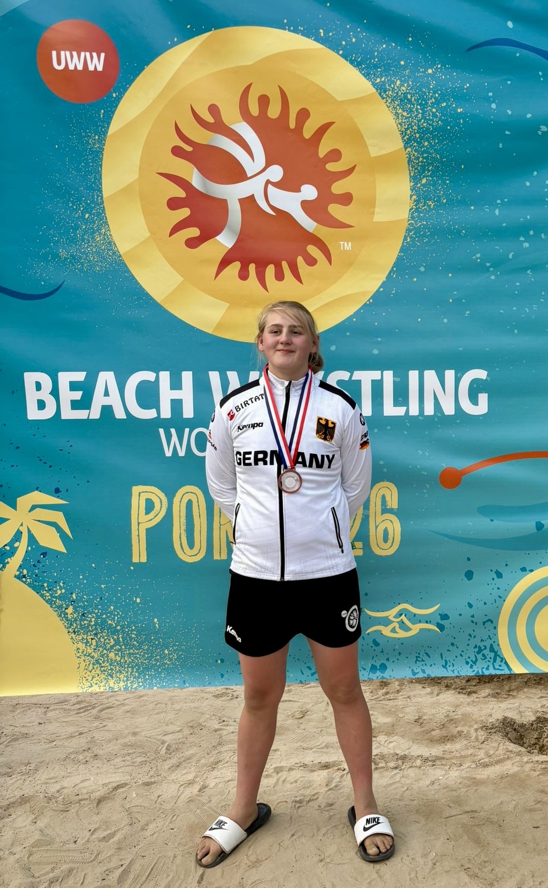 Erfolgreicher Auftritt für Mia Bauer bei der Beach-Wrestling-Europameisterschaft 2026